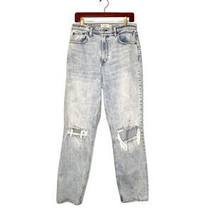 Abercrombie & Fitch 90s Straight Ultra High Rise Light Wash Rip Knee Jeans 12L